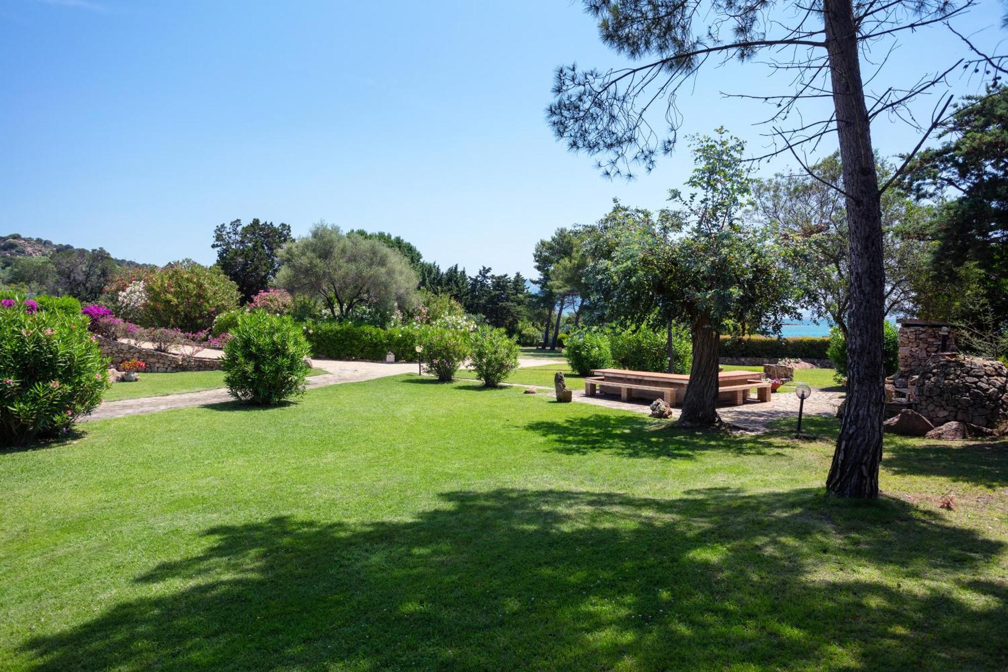 Baia Dorata Beach Apartment Porto Istana Exterior photo